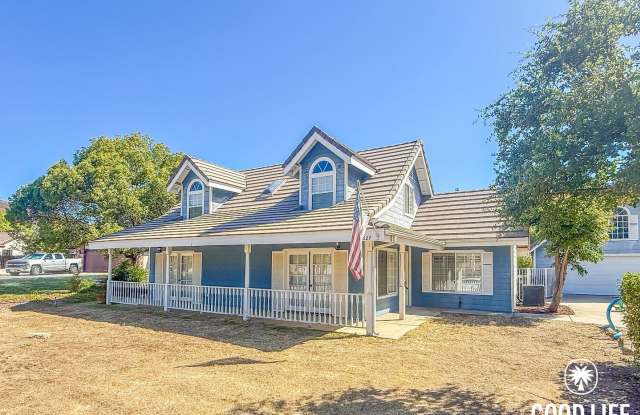 Charming 3BD/3BA Home in Ramona with Large Backyard, 2-Car Garage & In-Unit Laundry photos photos