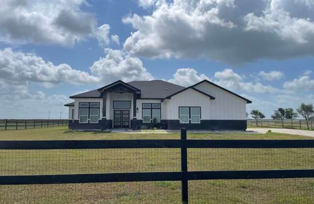 Experience Country Living: A Modern 4-Bedroom Masterpiece Awaits! London District photos photos