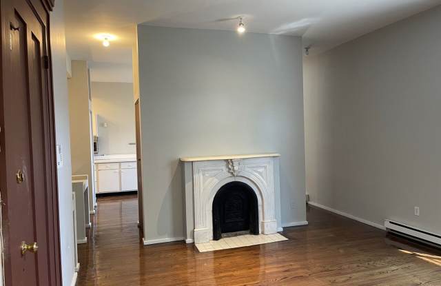 49 Warren St Apt A Gallery 2