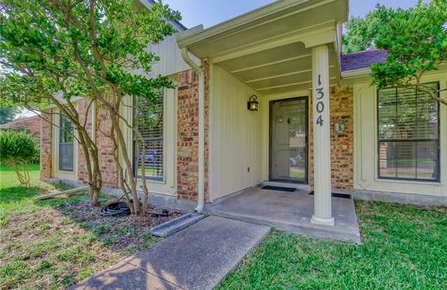 1304 Timberbend Trail Gallery 3