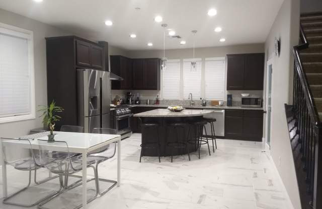 beautifully maintained 4-bedroom, 3-bath, 2,105 sq ft in Folsom Gallery 3