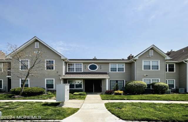 76 Des Moines Court - 76 Des Moines Court, Tinton Falls, NJ 07712