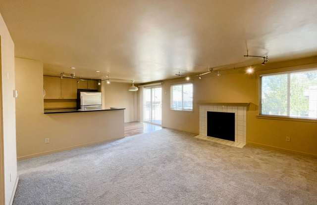 Spacious 2 Bed in Beautiful Complex! Gallery 4