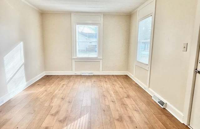 2 BR convenient to Hwy 220 and HWY 29 - 2811 4 Seasons Boulevard, Greensboro, NC 27406