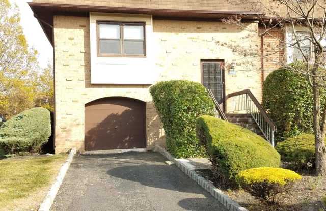 4301 North Oaks Boulevard - 4301 North Oaks Boulevard, North Brunswick, NJ 08902