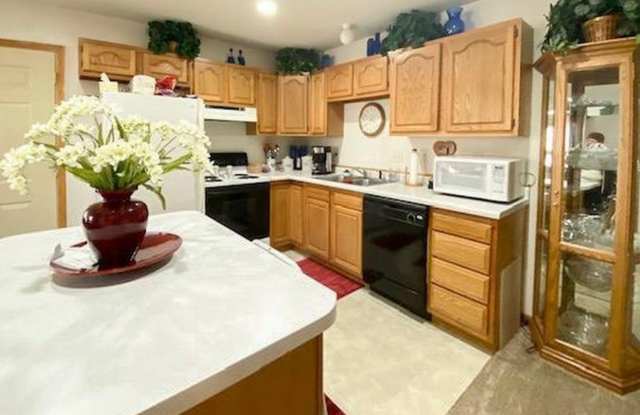 Sublease - 3 Bedroom Duplex Available November 17th, 2025! photos photos