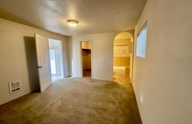 3-BEDROOM HOME WITH FENCED YARD, ENSUITE PRIMARY BEDROOM & RV PARKING Gallery 4