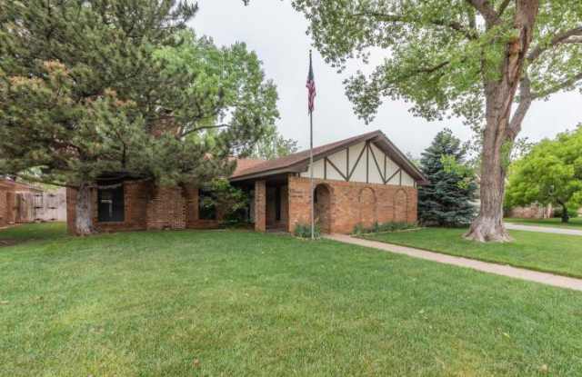 Canyon School District !!! 3 bedrooms 2 baths 2 car garage  storage shed - 6910 Manor Circle, Amarillo, TX 79109