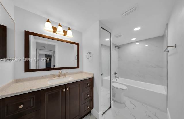 11915 SW 13th Ct Gallery 4