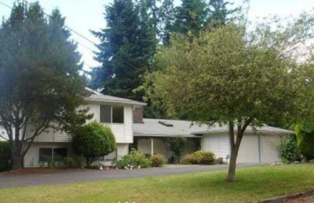 Spacious 4-Bed Tri-Level with 4-Car Garage — Walk to Elementary, Middle & High School photos photos Spacious 4-Bed Tri-Level with 4-Car Garage — Walk to Elementary, Middle & High School photos photos