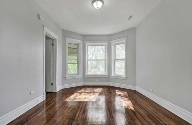7136 South Michigan Avenue Gallery 2