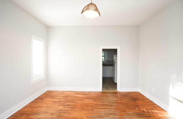 1414 W 11th Street Gallery 4