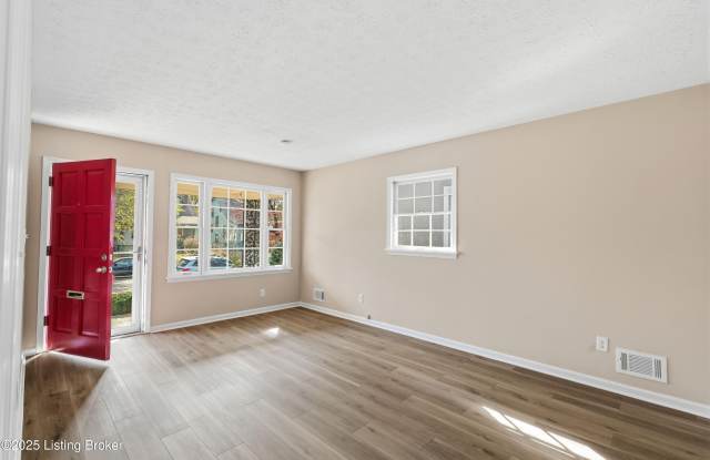 2211 WROCKLAGE AVE - 2211 Wrocklage Avenue, Louisville, KY 40205