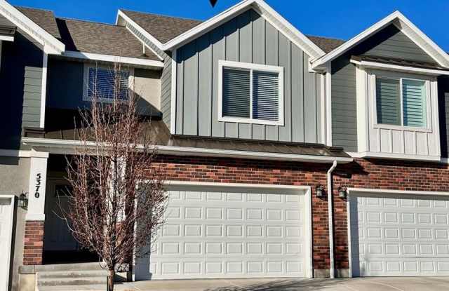 Beautiful townhome walking distance to everything photos photos
