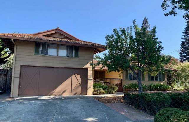 Spacious house with hardwood, handicap ramps, pet friendly, large garden with fruit trees Gallery 1