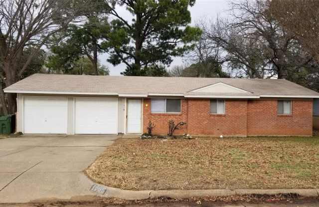 1805 Dogwood Drive - 1805 Dogwood Drive, Arlington, TX 76012