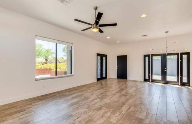 Beautiful 3 bed / 2 bath home with guest casita in the desirable Whitton District Gallery 4