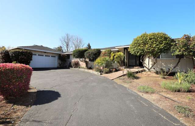 Spacious 4 bed/3 bath house near Downtown Burlingame available NOW! Gallery 3