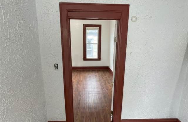 298 Winslow Avenue Gallery 4