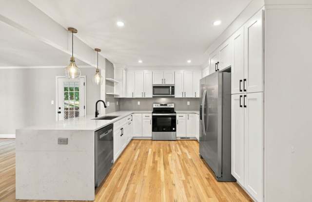 412 Pinecroft Drive Gallery 4