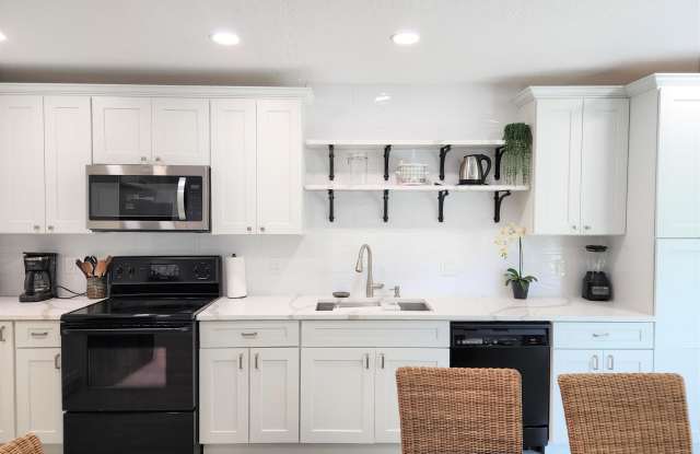 572 SE 20th Avenue unit: 3 photos photos 572 SE 20th Avenue unit: 3 photos photos