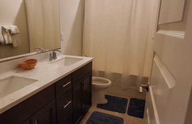 **Beautiful Fully Furnished 3 Bedroom, 2 Bathroom Home for Rent!** Gallery 4