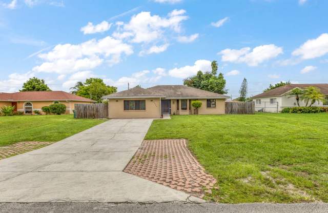 ** GOLDEN GATE CITY ** 3 BED + DEN / 2 BATH - FENCED YARD - NO HOA! - ANNUAL RENTAL photos photos
