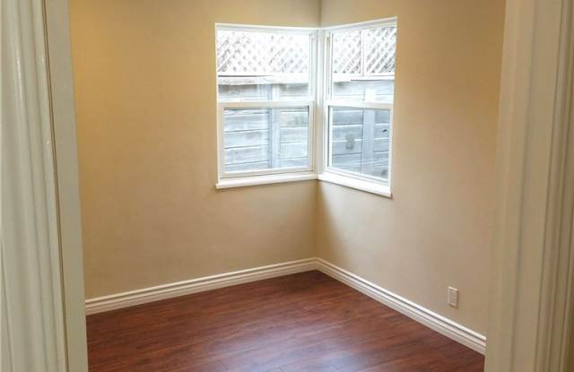 6319 Longridge Avenue Gallery 3