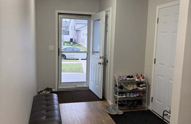 Modern 3-bedroom, 3-bathroom 3-level twin home located in South Grand Forks, ND! Gallery 3