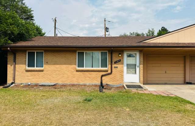 Modern and Spacious Duplex Style Home with Finished Basement and Private Yard-Available NOW!!! photos photos