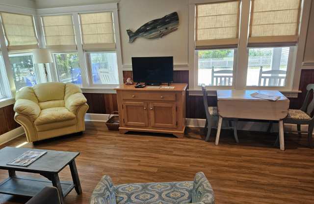 124 Sunset Lane Gallery 4