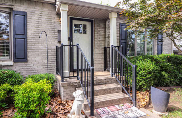 Cozy Midtown Neighborhood photos photos