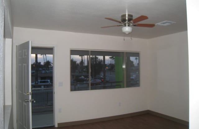 1325 N 30th Drive - 11 Gallery 2