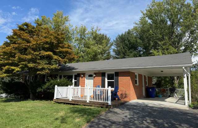 Spacious Home close to VT campus - 3bd 2ba photos photos