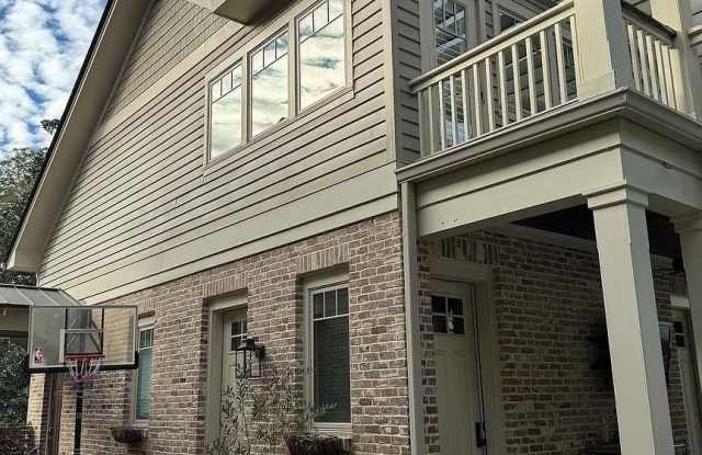 111 Magnolia Avenue Gallery 2