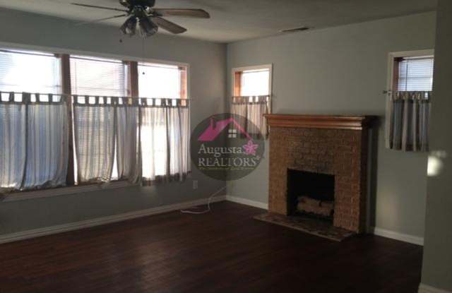 Fantastic 2 Bedroom-North East Abilene Gallery 3