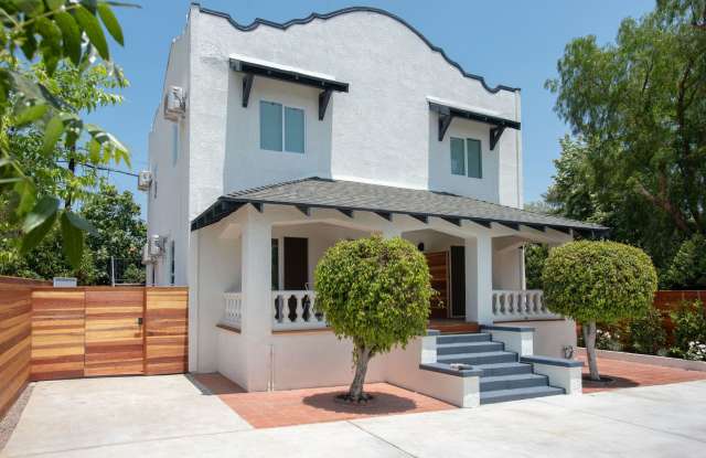 Spacious & Updated 2 Bedroom, 1 Bath Upstairs Apartment in the Heart of Echo Park Gallery 3