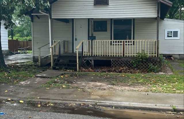 Completely Remodeled 3 BR / 1 BA Single Family Home w/Huge Back Yard photos photos