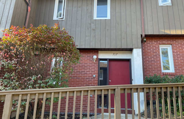 Biscayne/Sarasota 2 Bedroom Unit Down the Street from Campus! Gallery 3