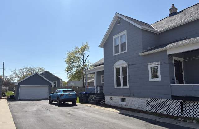 221 1/2 East Doty Avenue photos photos