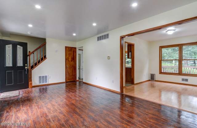 195 Edgemere Court Gallery 4