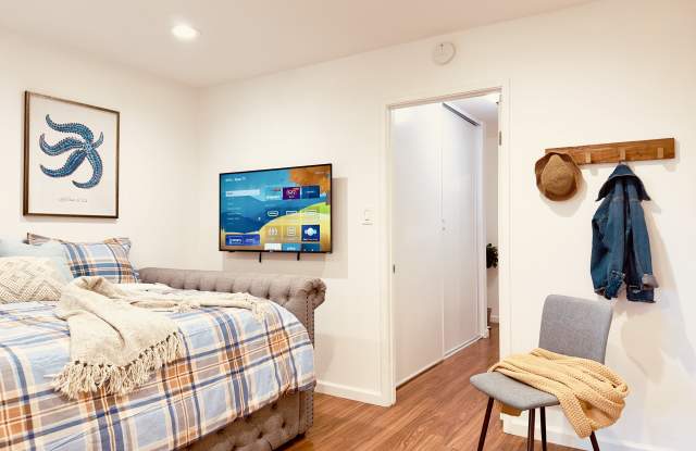 8985 Alcosta Boulevard Gallery 4