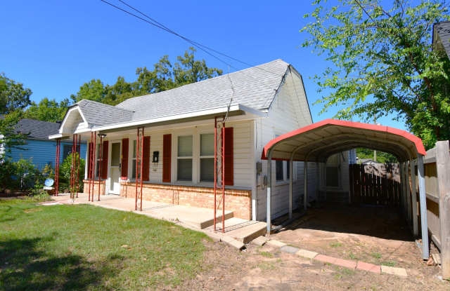 Charming 2 Bedroom House w/Fenced Yard! Gallery 3