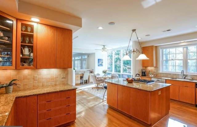 9720 HOLLOWAY HILL Court Gallery 3