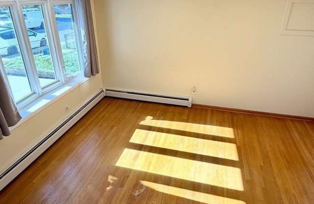 7008 RAILWAY Avenue Gallery 4