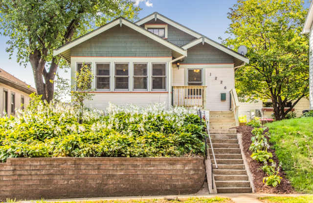 Wonderful 2 Bedroomed House in the heart of Saint Paul. - 1226 Saint Clair Avenue, St. Paul, MN 55105