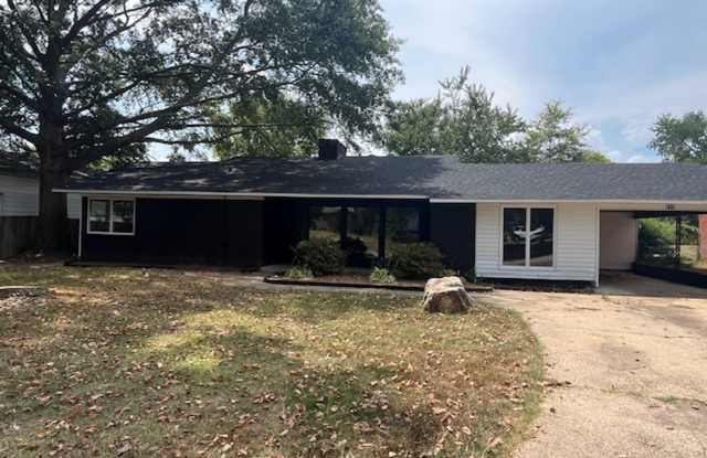 Nice 3 Bedroom 2 Bathroom house near Downtown Benton, Arkansas at 212 Lillian Street with Large Workshop photos photos
