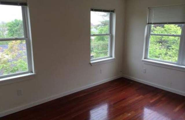323-325 College Street, Unit 4 Gallery 4
