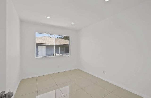 28121 Robin Ave photos photos