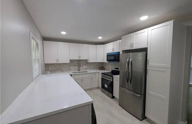 Room in 3 Bedroom Home at Sheppard Dr Gallery 3